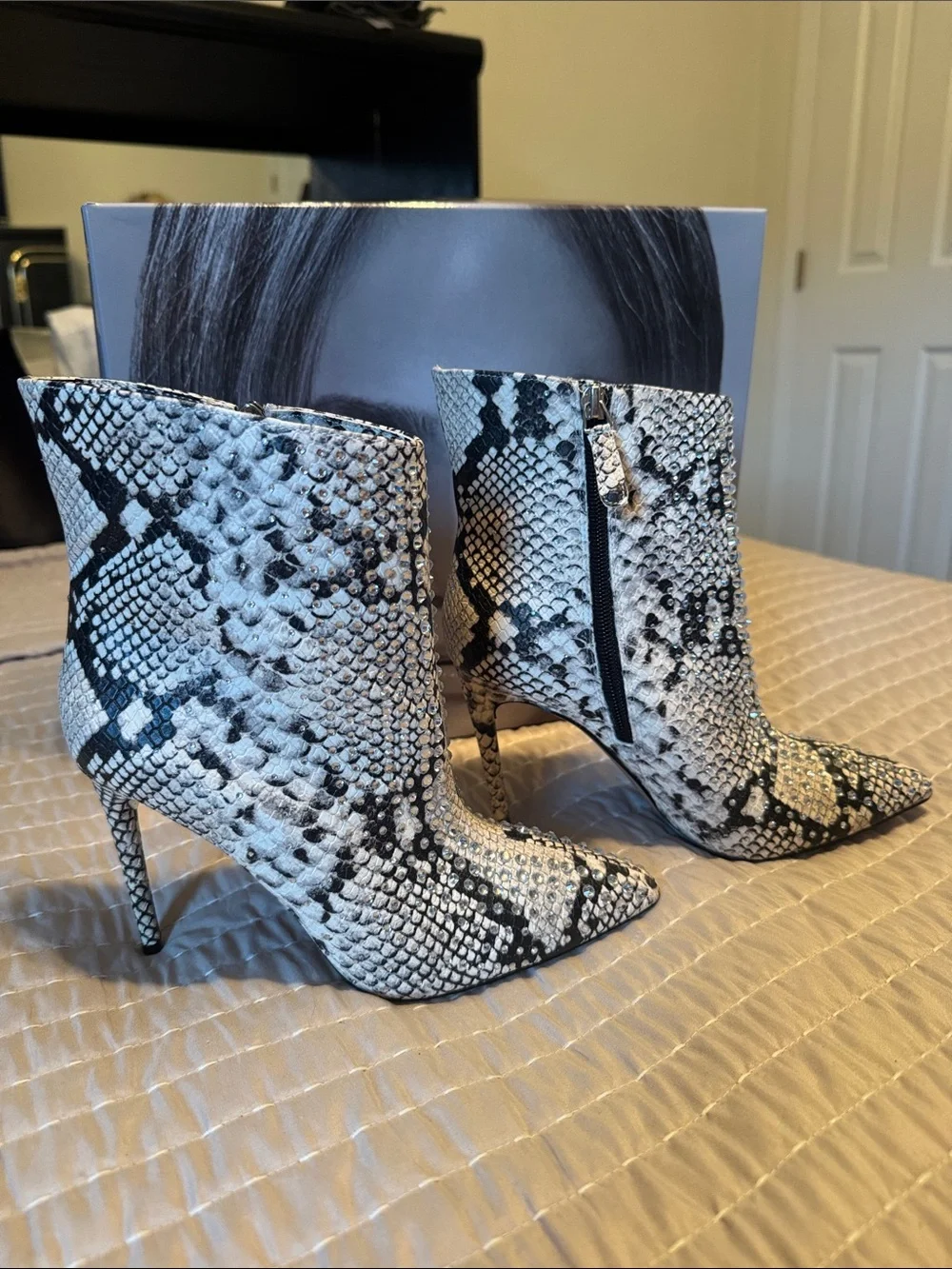 Jennifer Lopez Black & Cream Snake-Print Pointed Ankle Boots BLING SIZE 6 WOMEN